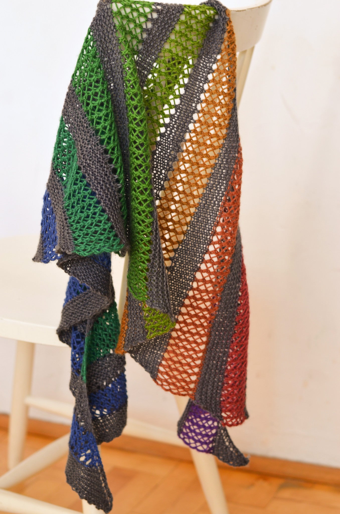 Playground Shawl : Concrete and Tulips