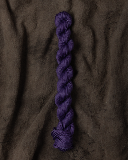 Haunted Macaron : 25 g Mini skein
