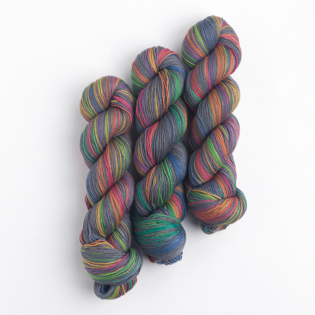 SHAWL : Concrete and Tulips